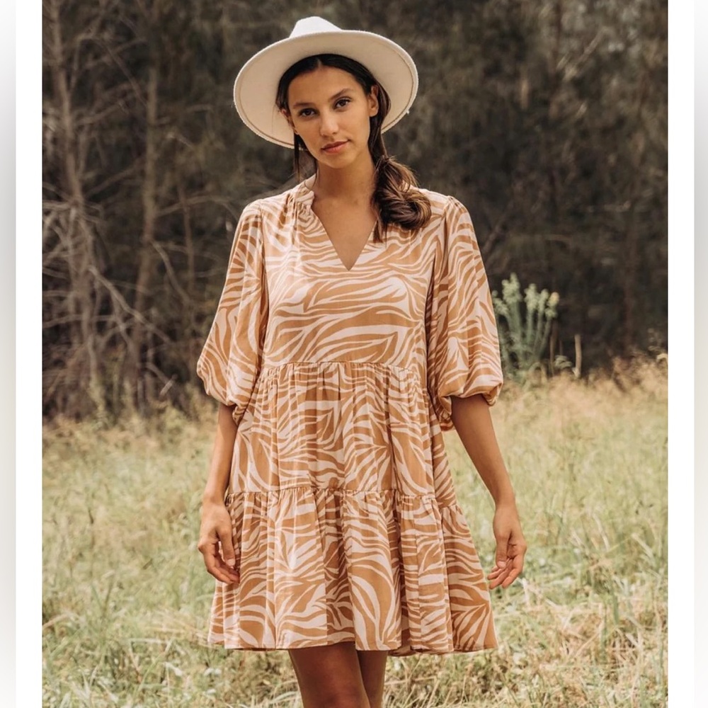 Petal and Pup Size 0 Vneck Flowy Dress NWT